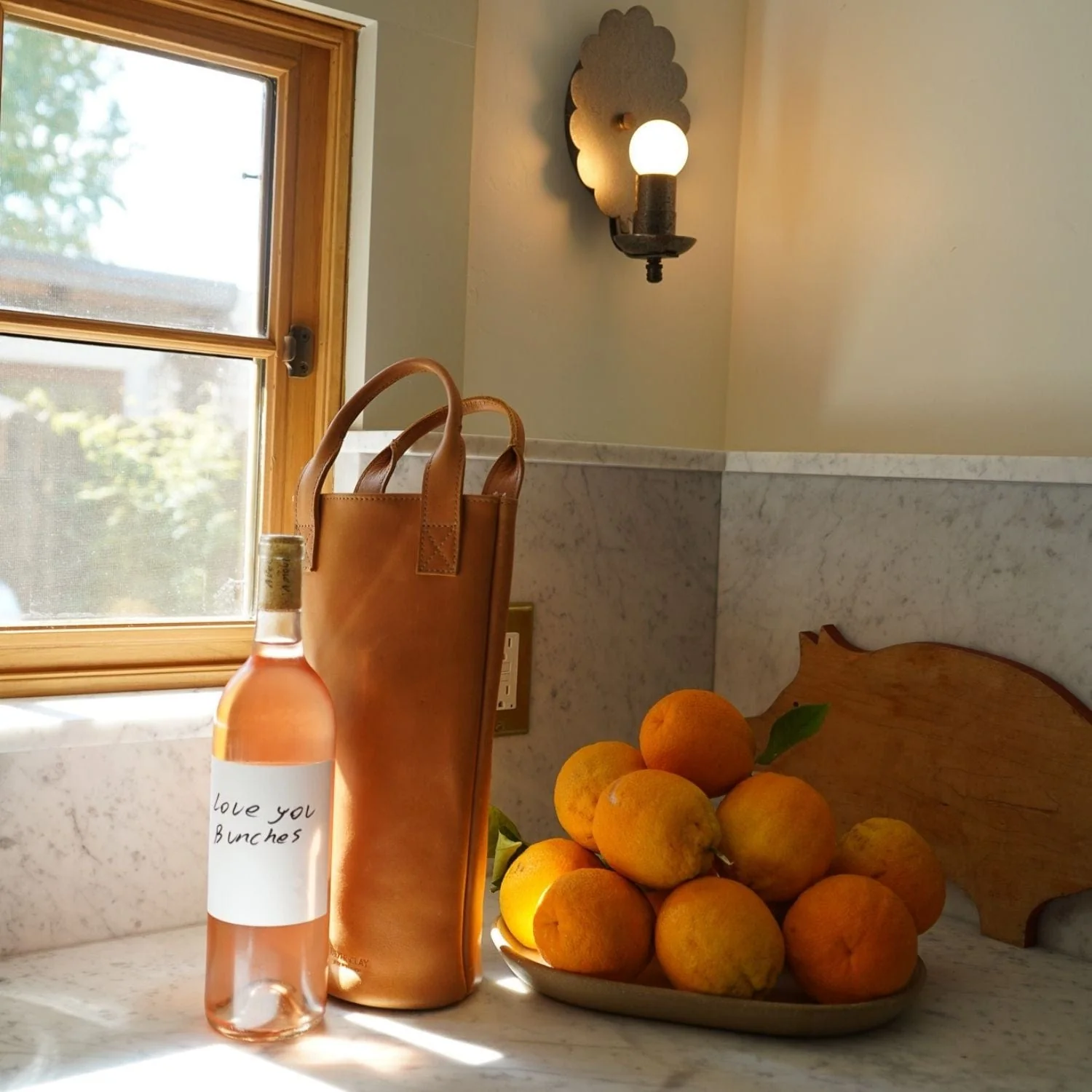 Luxury Single-Bottle Leather Wine Carrier - Image 2